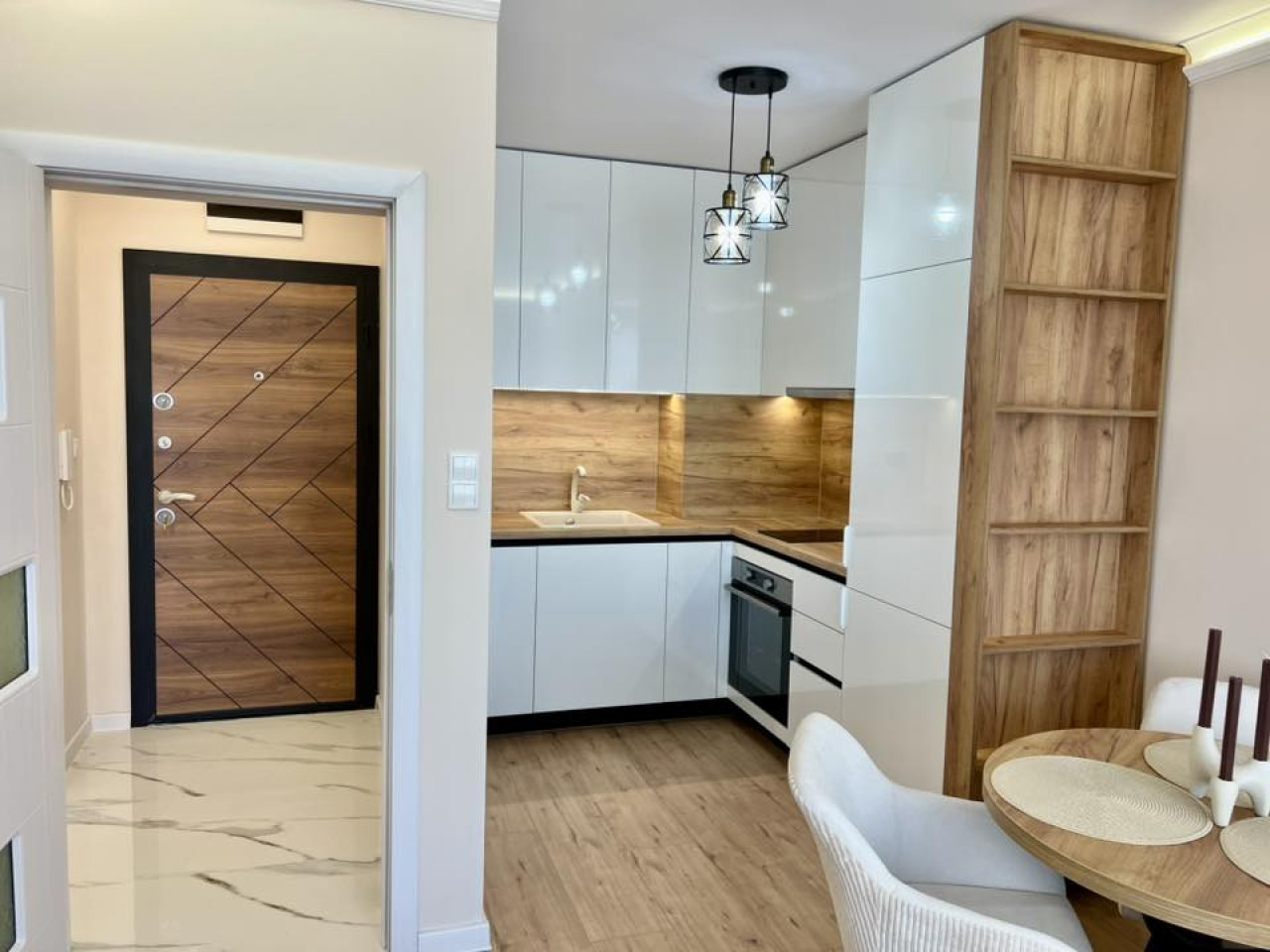 Продава 2-СТАЕН, гр. Пловдив, Остромила, снимка 2 - Апартаменти - 55222387