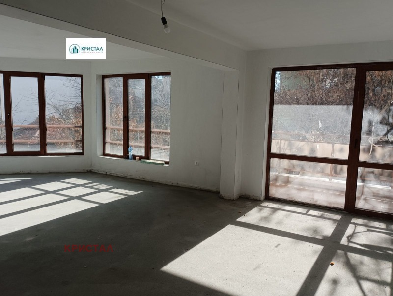 Eladó  2 hálószobás Plovdiv , Centar , 118 négyzetméter | 48799447