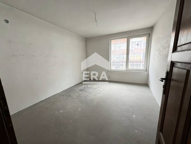 Продава 3-СТАЕН, гр. Велико Търново, Център, снимка 2 - Апартаменти - 54111105