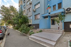 Продава 3-стаен