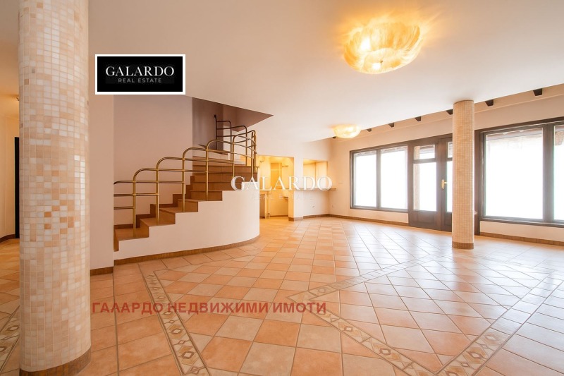 À venda  3 quartos Sofia , Lozenec , 224 m² | 73159738