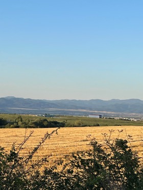 Land Ivanjane, region Sofia 3