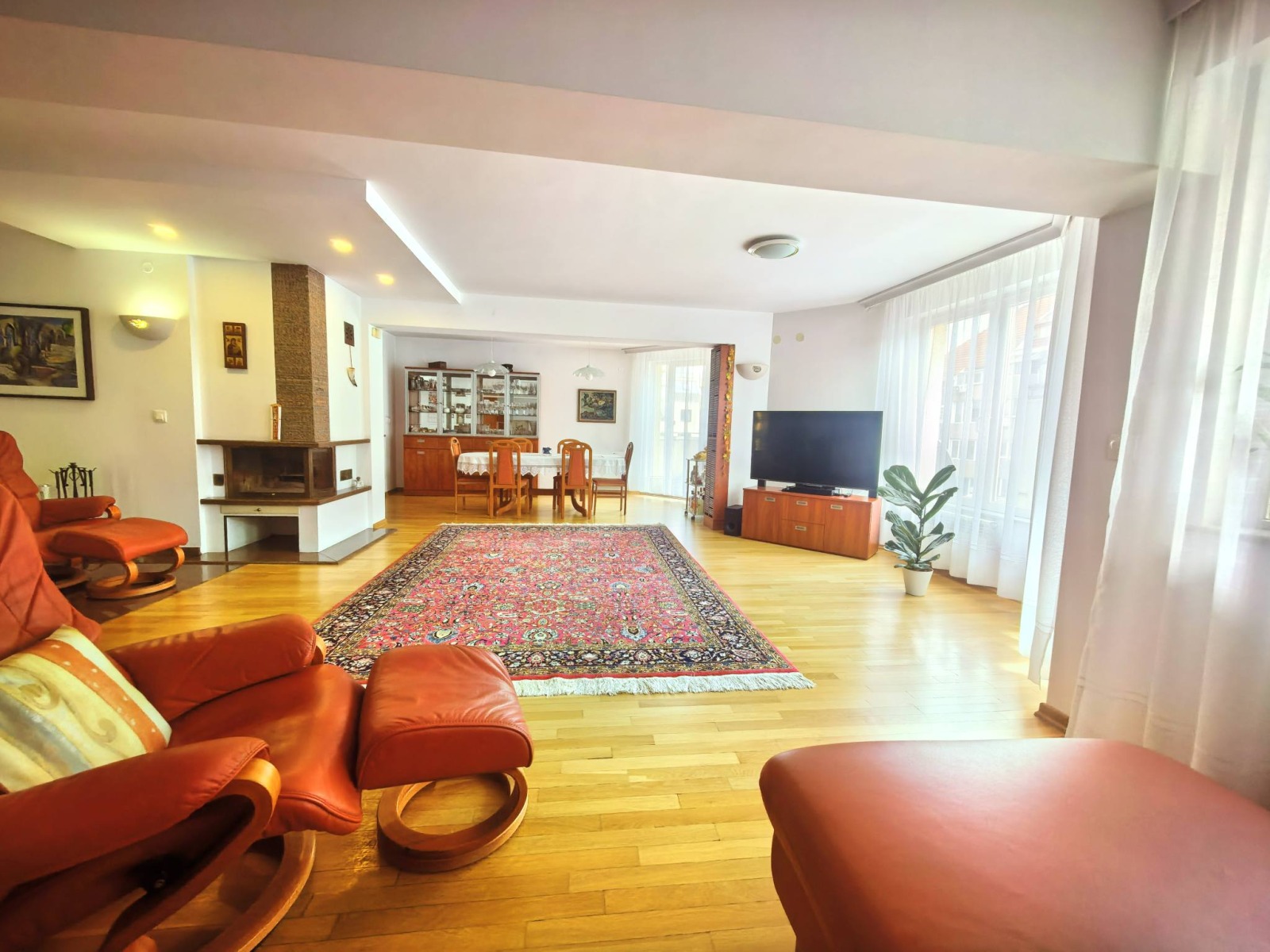 Продава МНОГОСТАЕН, гр. София, Хладилника, снимка 2 - Апартаменти - 54777538