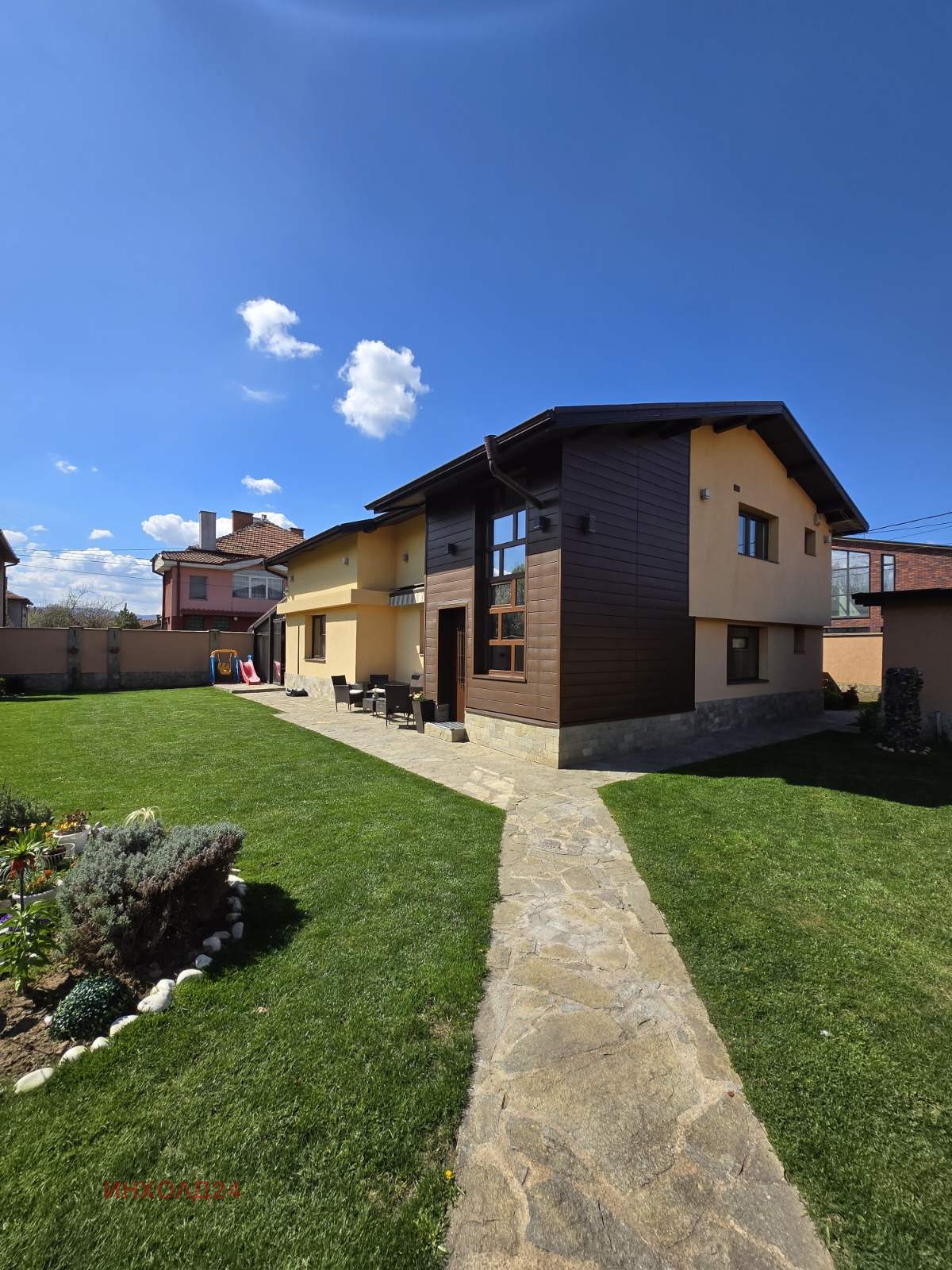 Продава КЪЩА, гр. София, с. Кривина