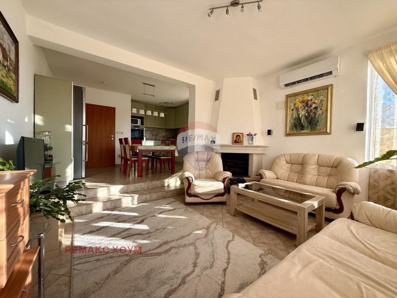 Продава КЪЩА в област Добрич, с. Оброчище - 174 кв.м / 180 000 € » 352 049.40 лв., РЕМАКС ХОУМ