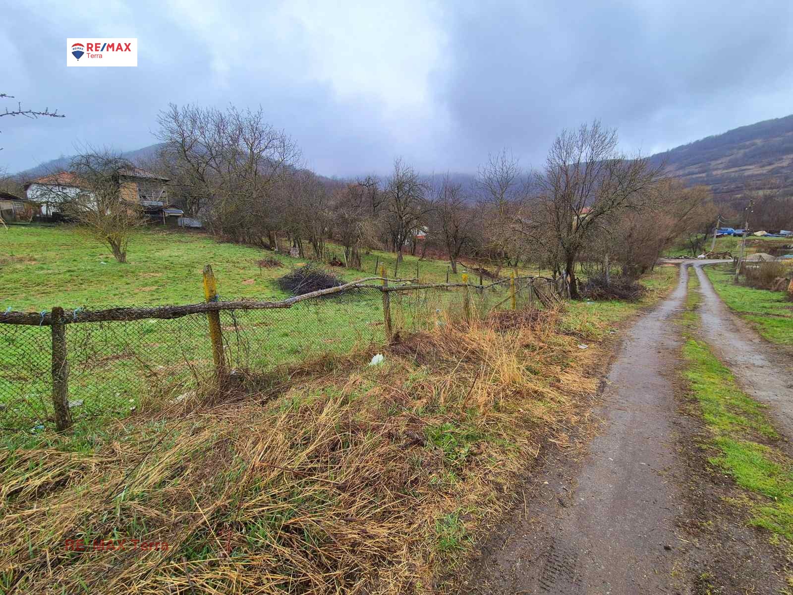 Продава ПАРЦЕЛ, с. Малка Желязна, област Ловеч