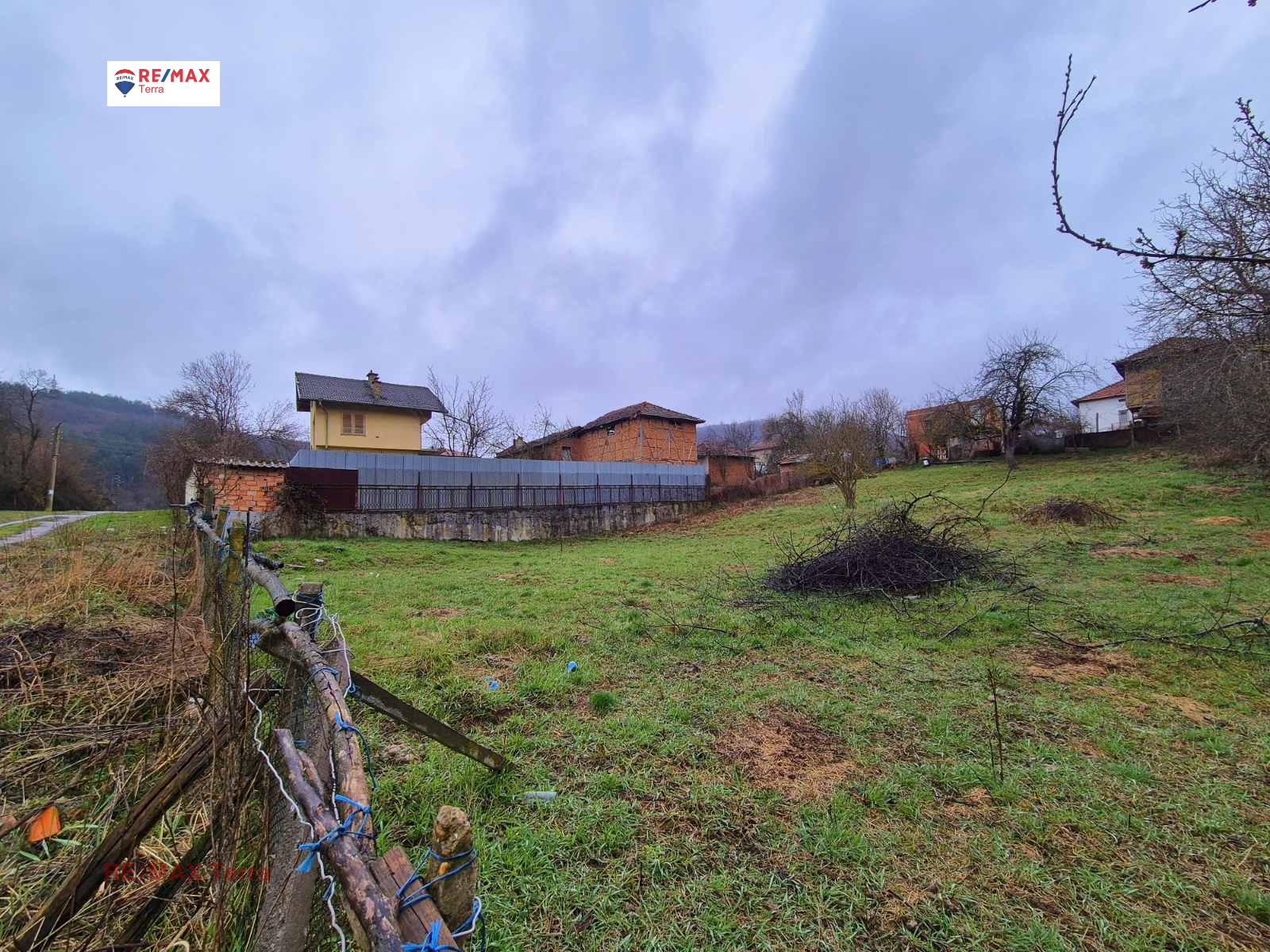 Продава ПАРЦЕЛ, с. Малка Желязна, област Ловеч, снимка 5 - Парцели - 53938523