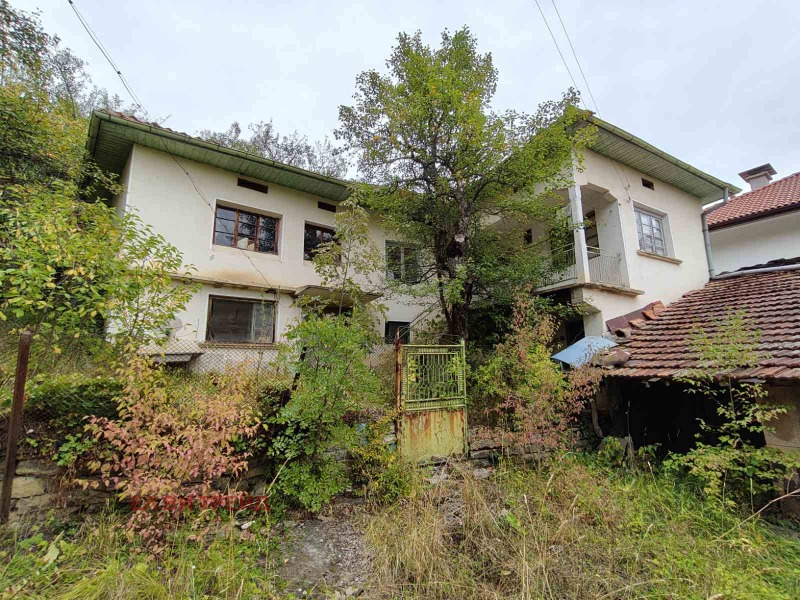 Продава КЪЩА в област Ловеч, с. Голям извор - 185 кв.м / 78 000 € » 152 554.74 лв., ЕЛ ВИ ТРЕЙД