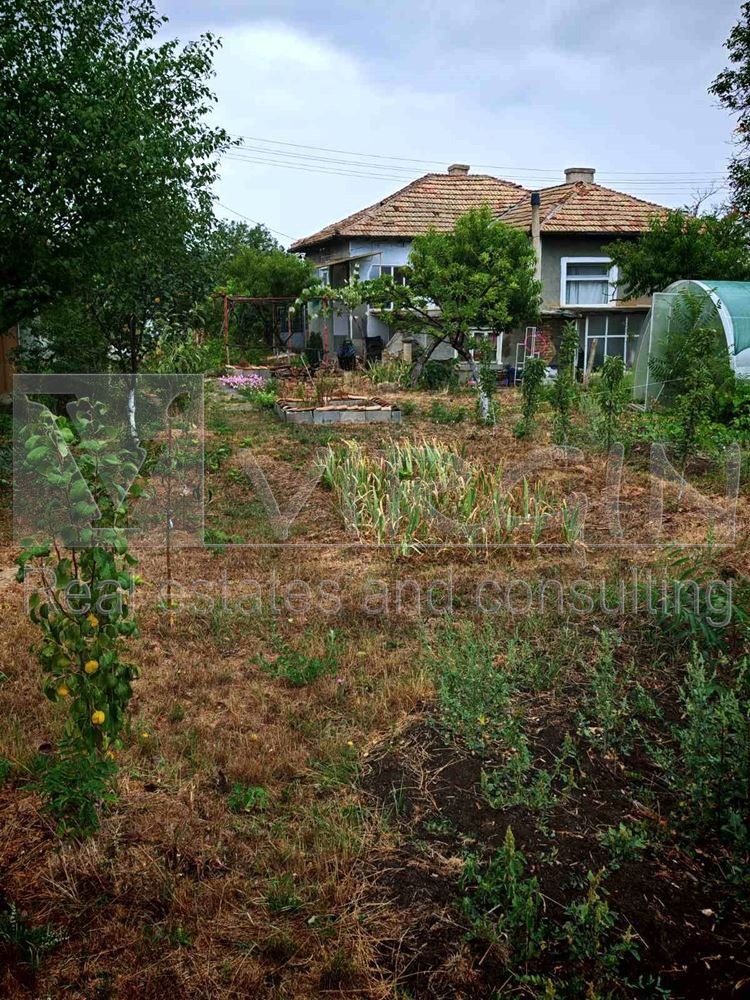 Продава КЪЩА, с. Червенци, област Варна, снимка 2 - Къщи - 52535949