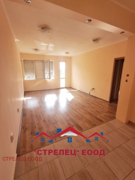 1 chambre Droujba 2, Dobritch