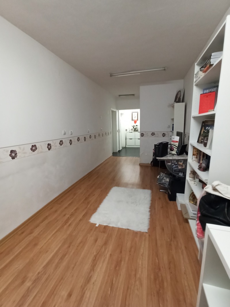 De vânzare  3 dormitoare Sofia , Lagera , 153 mp | 84848720 - imagine [8]