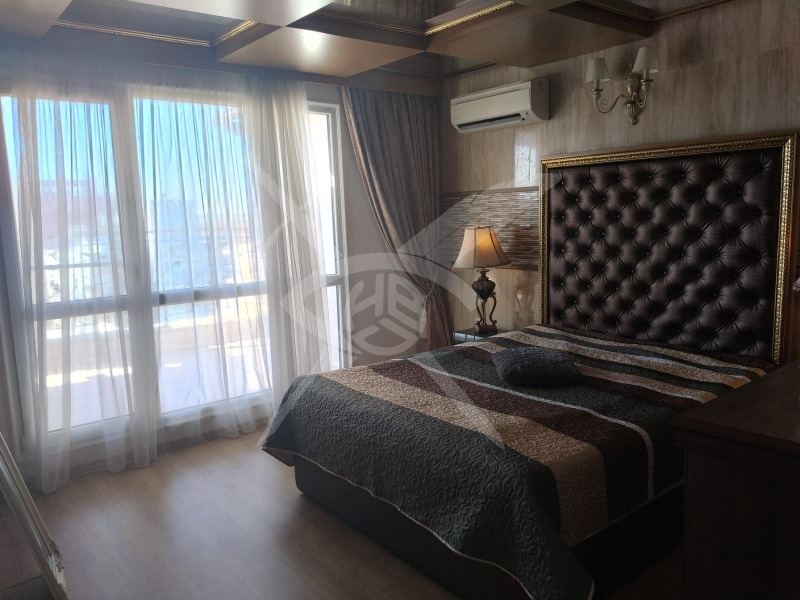 En venta  3+ dormitorios región Burgas , k.k. Slanchev bryag , 240 metros cuadrados | 42175915