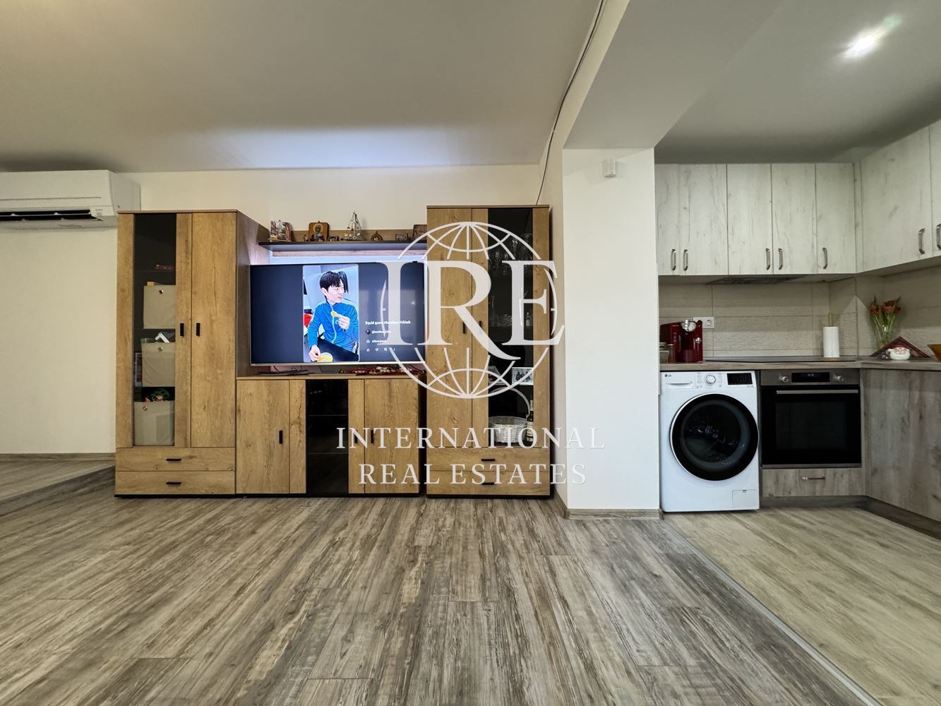 Продава КЪЩА, гр. Балчик, област Добрич, снимка 2 - Къщи - 53519132