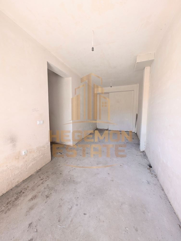 Продава ГАРАЖ, ПАРКОМЯСТО, гр. Варна, Операта, снимка 2 - Гаражи и паркоместа - 55045009