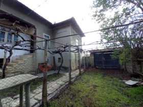 Продажба на имоти в с. Върбак, област Шумен - изображение 2 