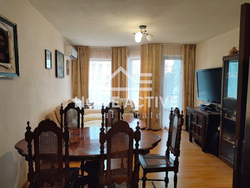 Продава 3-СТАЕН, гр. Бургас, Пети километър, снимка 2 - Aпартаменти - 48303973