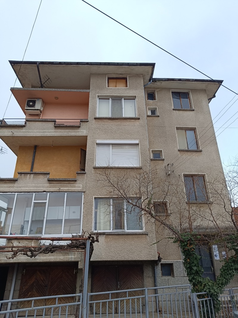 Продава МНОГОСТАЕН в област Сливен, гр. Нова Загора - 180 кв.м / 86 000 € » 168 201.38 лв., СТАНДАРТ