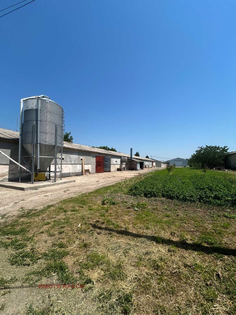 Продава ПРОМ. ПОМЕЩЕНИЕ в област Русе, с. Ново село - 2862 кв.м / 250 000 € » 488 957.50 лв., ИМОТИ КРАСИ