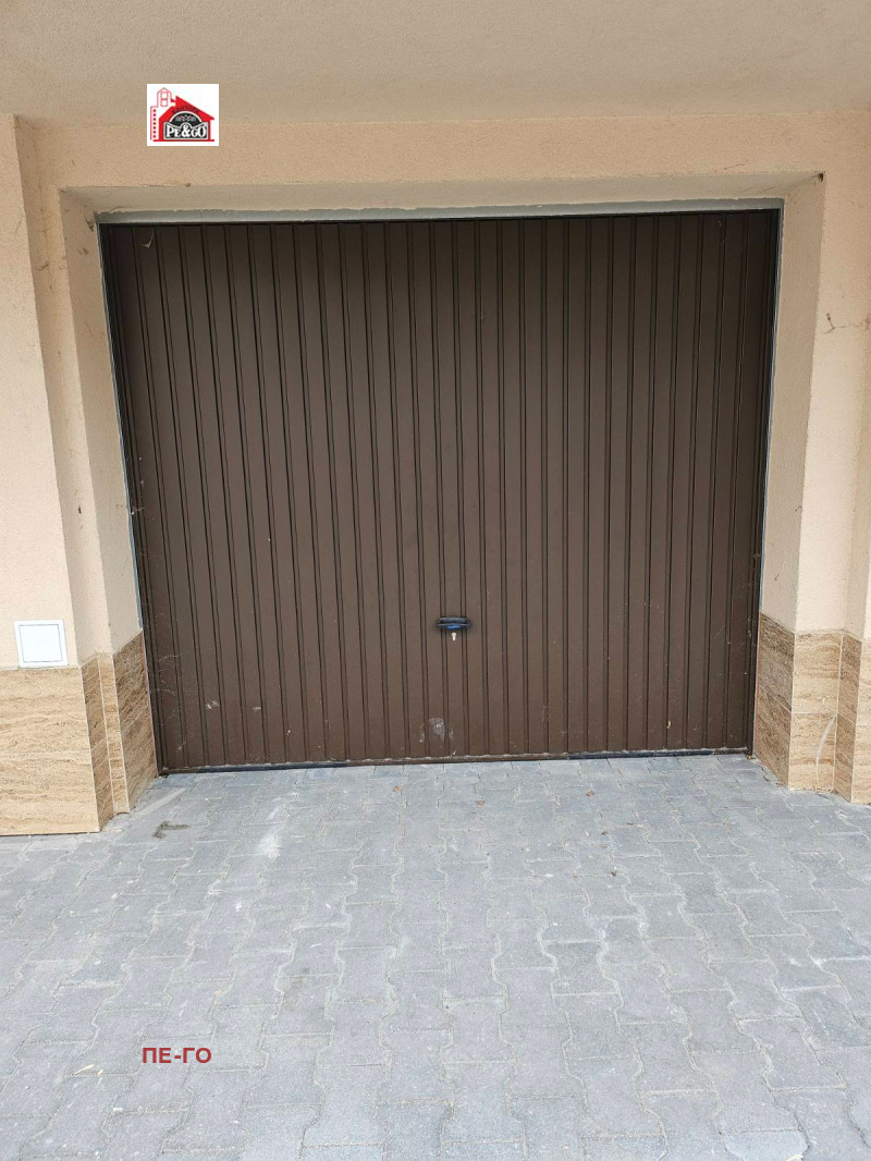 Продава ГАРАЖ, ПАРКОМЯСТО, гр. Пазарджик, Център