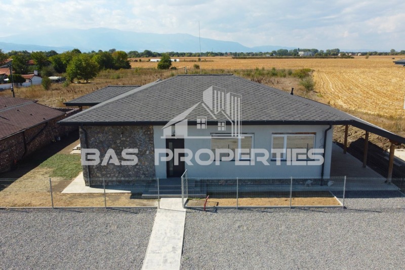 Продава КЪЩА, област София, с. Равно поле • 275000 € / 537853.25 лв. • 35101358 1