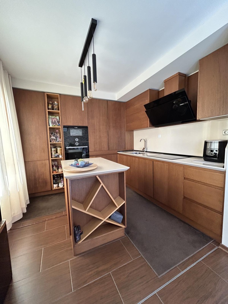 Продава  3-стаен град Разград , Център , 89 кв.м | 83702093