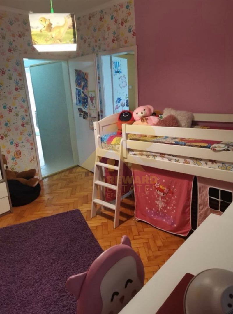 Na sprzedaż  2 sypialnie Pernik , Centar , 129 mkw | 70280970 - obraz [8]