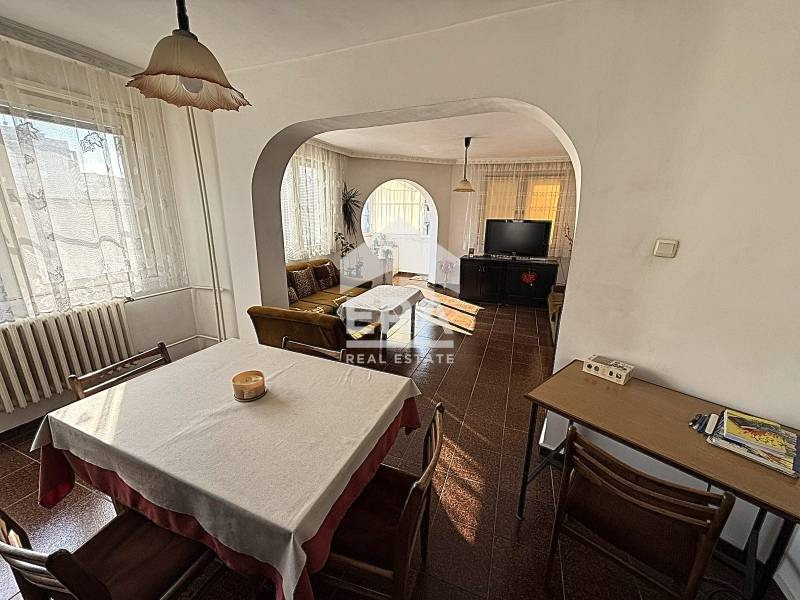 Продава МНОГОСТАЕН, гр. Бургас, Братя Миладинови, снимка 2 - Апартаменти - 55262676