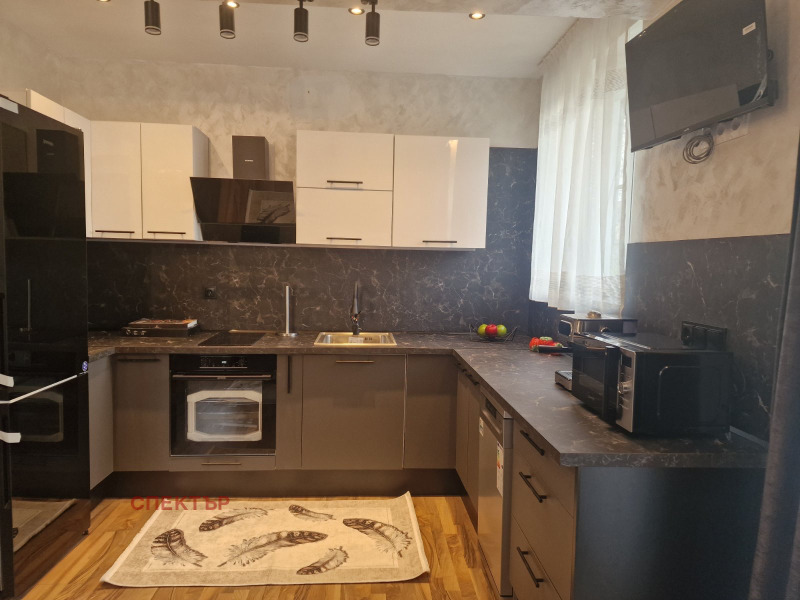 Продава  2-стаен град Перник , Център , 60 кв.м | 56070060