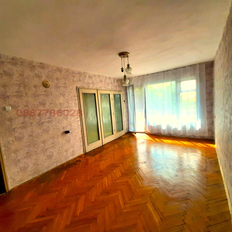 Продава 3-СТАЕН, град Ямбол, Център • 130000 € / 254257.90 лв. • 25639029 1