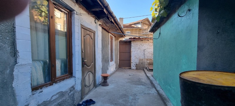 Продава КЪЩА, град Разград, Варош • 135000 лв. / 69024.40 € • 88960320 1