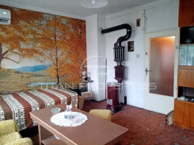 2 bedroom Proslav, Plovdiv 1