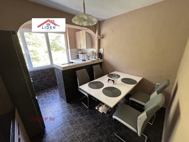 Продава  2-стаен град Плевен , Широк център , 65 кв.м | 28884691