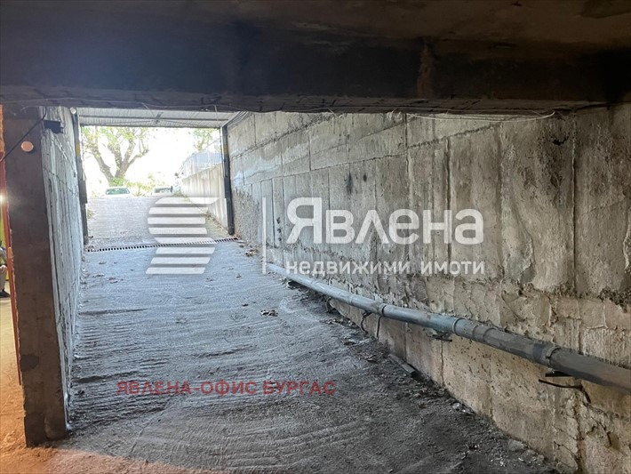 Продава ГАРАЖ, ПАРКОМЯСТО, гр. Бургас, Изгрев, снимка 2 - Гаражи и паркоместа - 54347976