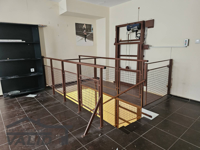 Продава  Офис град Русе , Ялта , 96 кв.м | 72695014 - изображение [4]