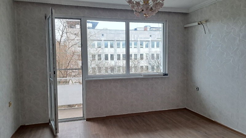 Продава 2-СТАЕН в град Стара Загора, Център - 45 кв.м / 70 000 € » 136 908.10 лв., КОМФОРТ ЕСТЕЙТ