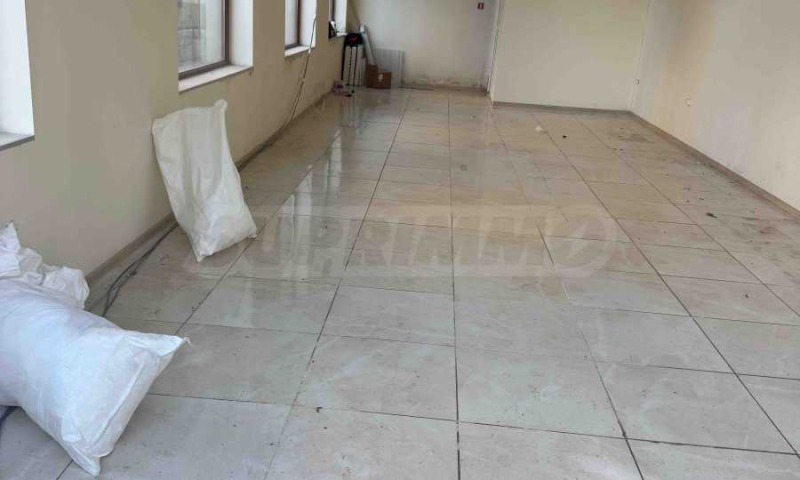 Продава МАГАЗИН, гр. Велико Търново, Централна гара, снимка 2 - Магазини - 52495615