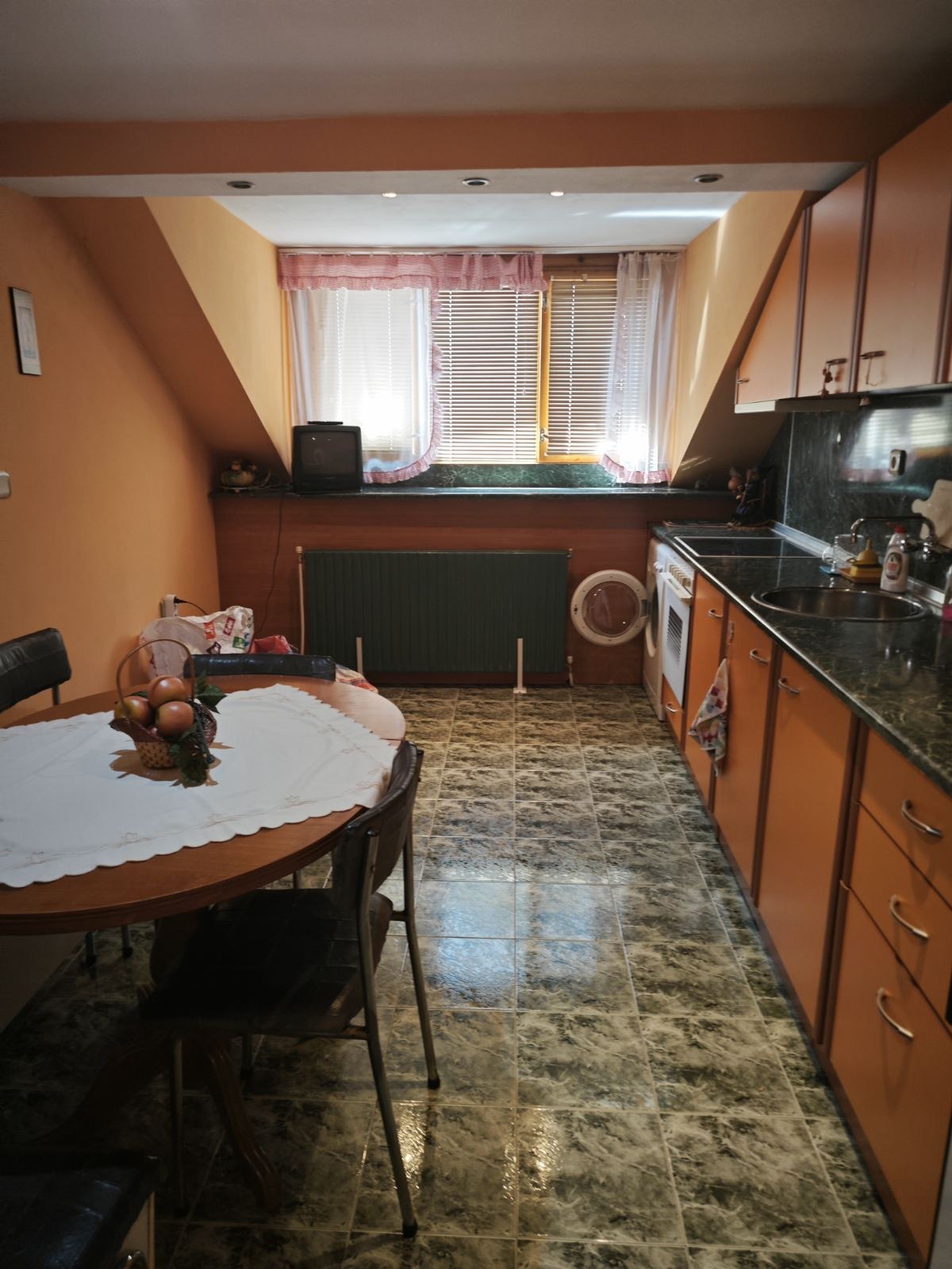 Продава КЪЩА, гр. Плевен, Широк център, снимка 2 - Къщи - 54375891