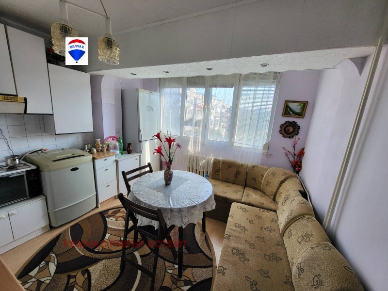 Продава 2-СТАЕН, гр. Русе, Възраждане, снимка 4 - Aпартаменти - 47303006