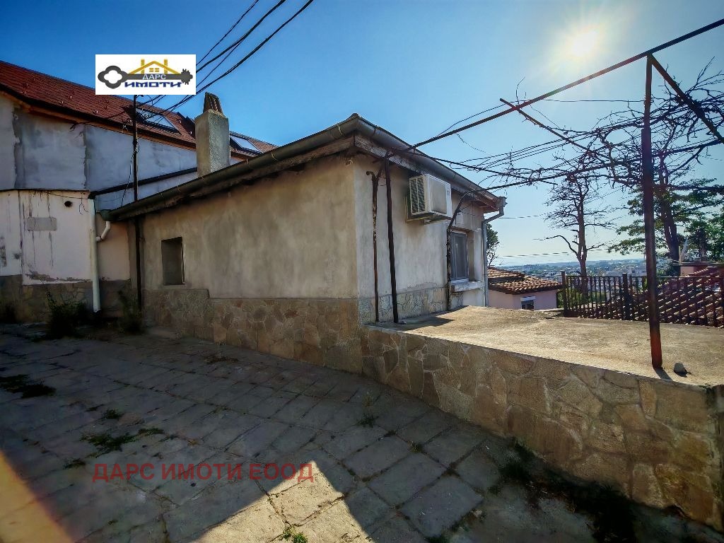 Продава КЪЩА, гр. Пловдив, Център, снимка 2 - Къщи - 50850226