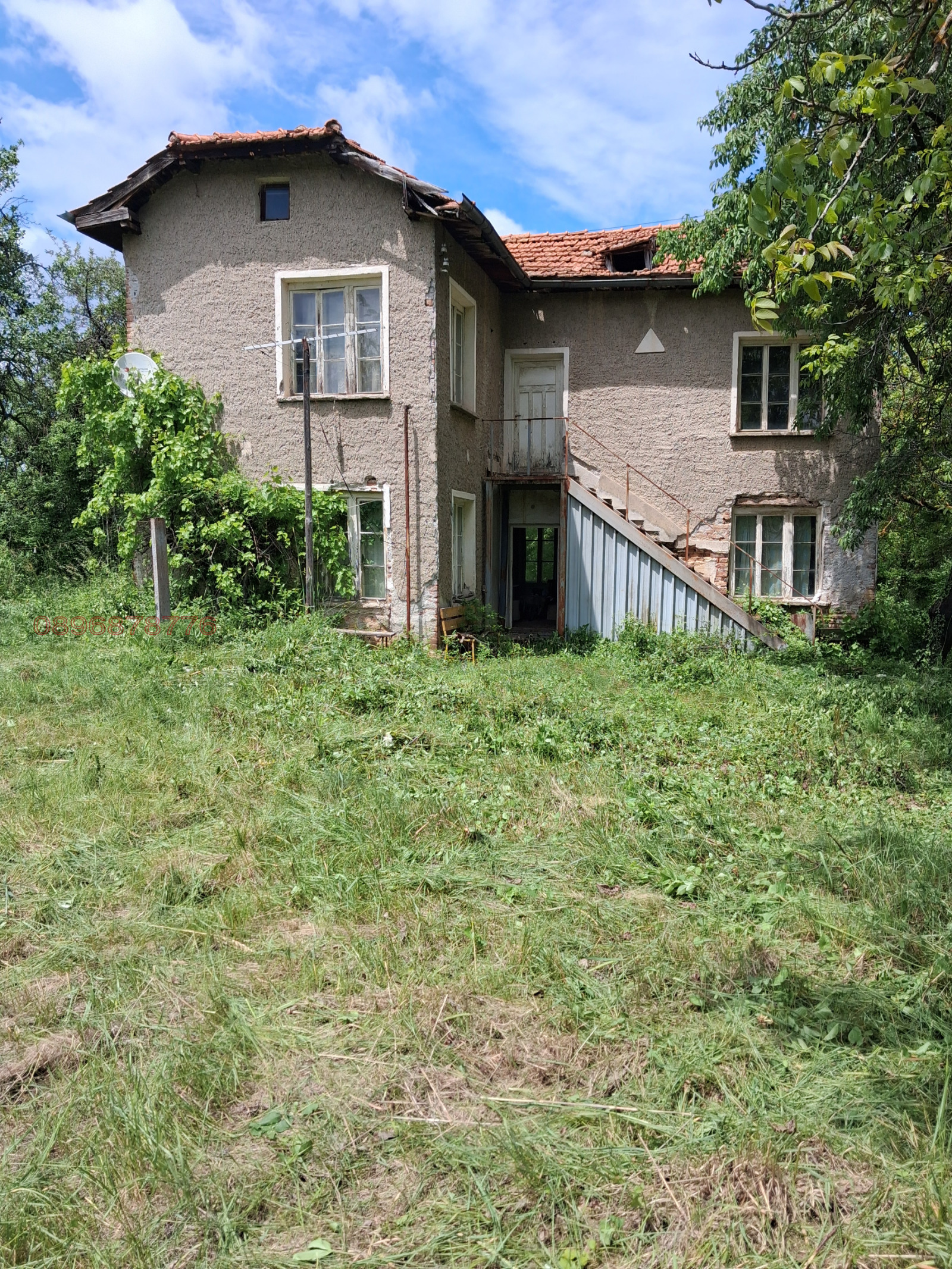 Продава КЪЩА, с. Режанци, област Перник
