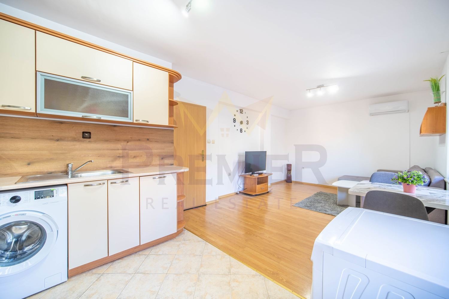 Продава 2-СТАЕН, гр. Варна, Бриз, снимка 2 - Апартаменти - 54350977