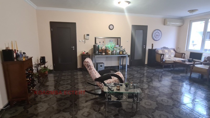 À venda  2 quartos Sofia , Hladilnika , 138 m² | 82732292
