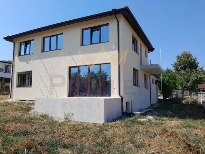 Till salu  Hus region Sofia , Herakovo , 144 kvm | 59339594