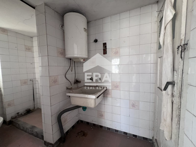 Продава ЕТАЖ ОТ КЪЩА, гр. Велико Търново, Център, снимка 12 - Етаж от къща - 56070851