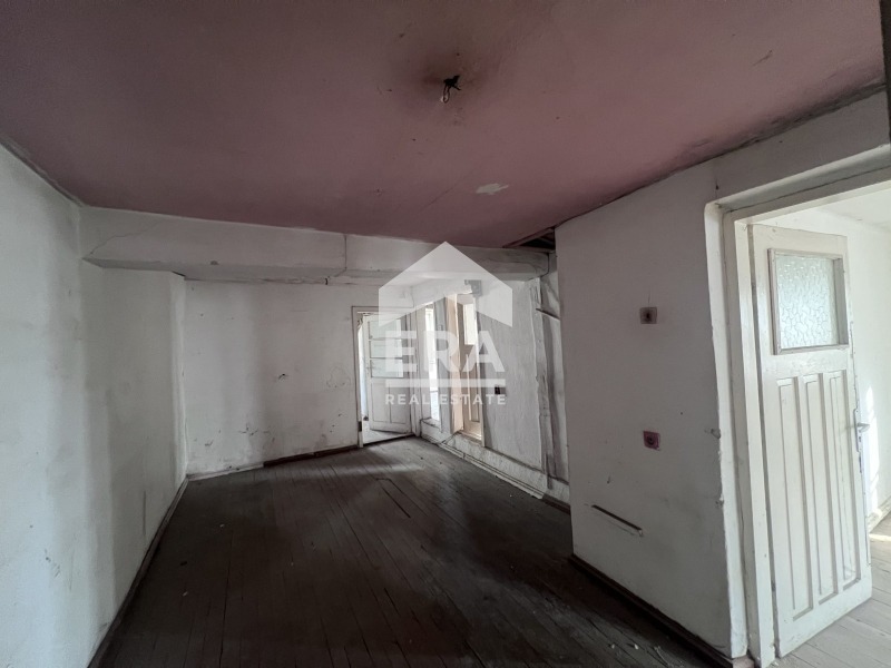 Продава ЕТАЖ ОТ КЪЩА, гр. Велико Търново, Център, снимка 2 - Етаж от къща - 56070851