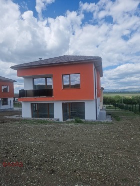 Обява Продава КЪЩА,с. Хераково, област София