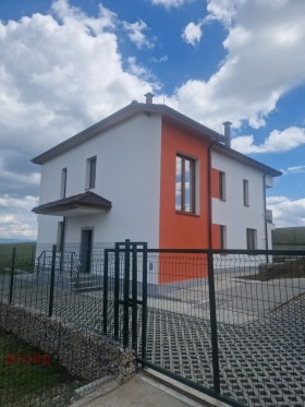 Обява Продава КЪЩА,с. Хераково, област София>