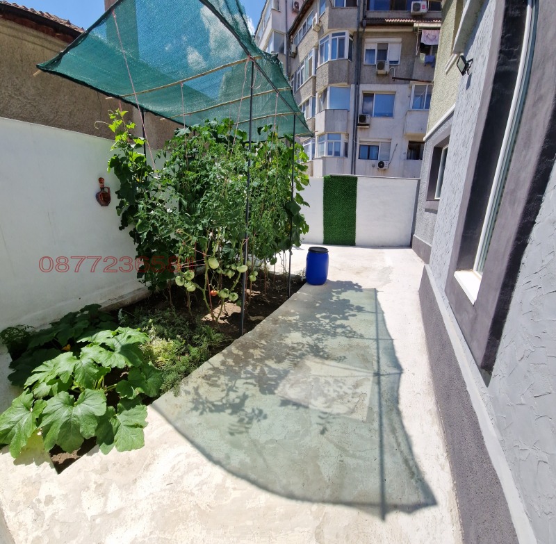 Продава ЕТАЖ ОТ КЪЩА, гр. Добрич, Център, снимка 17 - Етаж от къща - 52784712