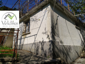 Hus Elin Pelin, region Sofia 3