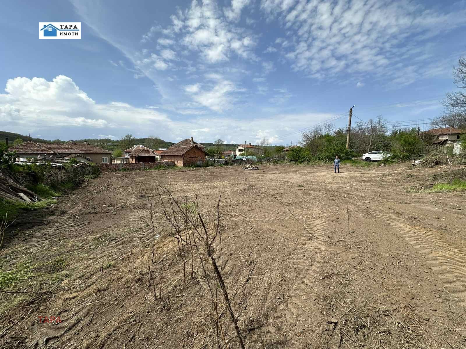 Продава ПАРЦЕЛ, с. Крапчене, област Монтана